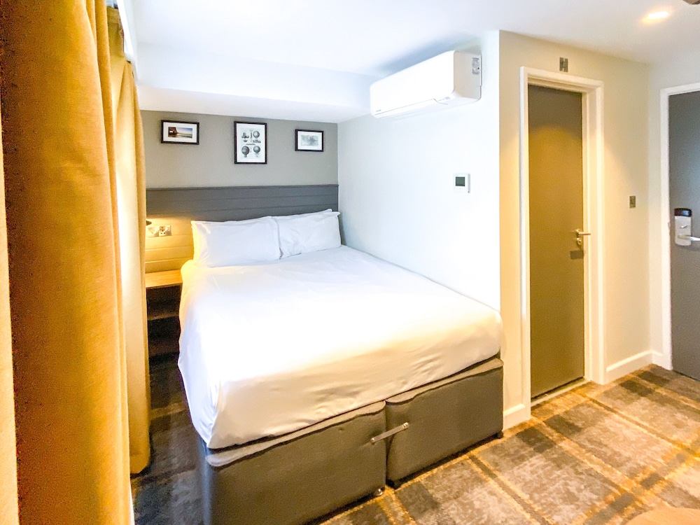 

Venezia - Bristol - Almondsbury Inn & Lounge