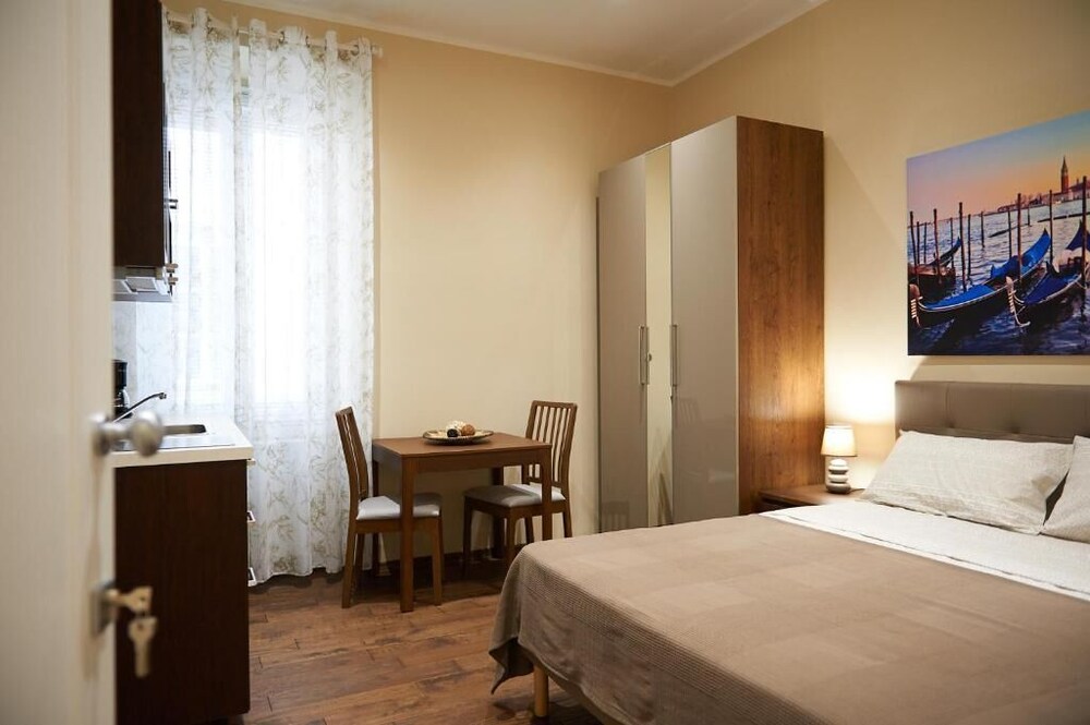

Catania - Trieste - Miramare Luxury Suites