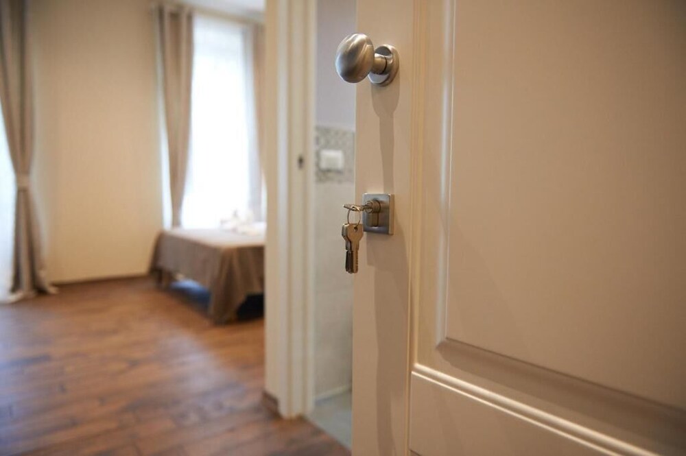 

Bari - Trieste - Miramare Luxury Suites