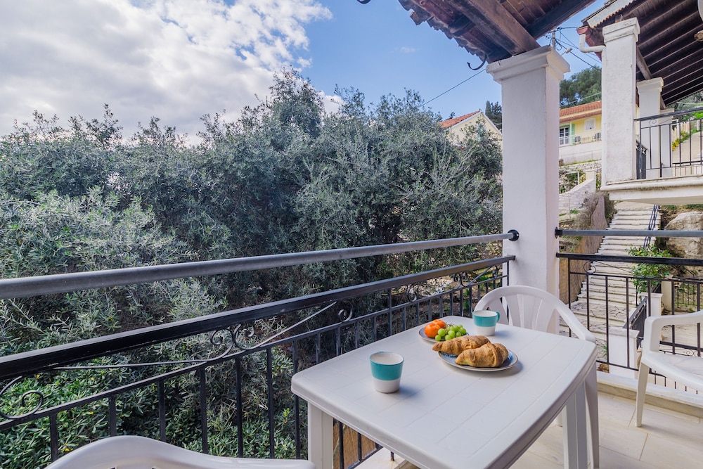 

Verona - Acharavi - Sunflower Apartments & Studios