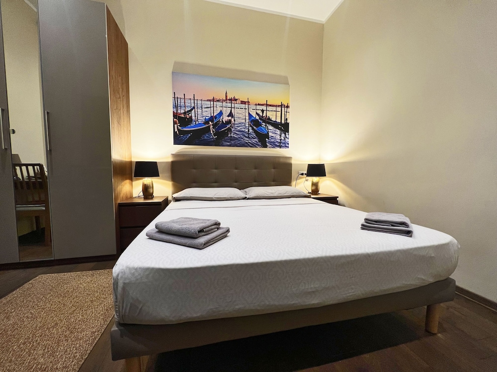 

Catania - Trieste - Miramare Luxury Suites
