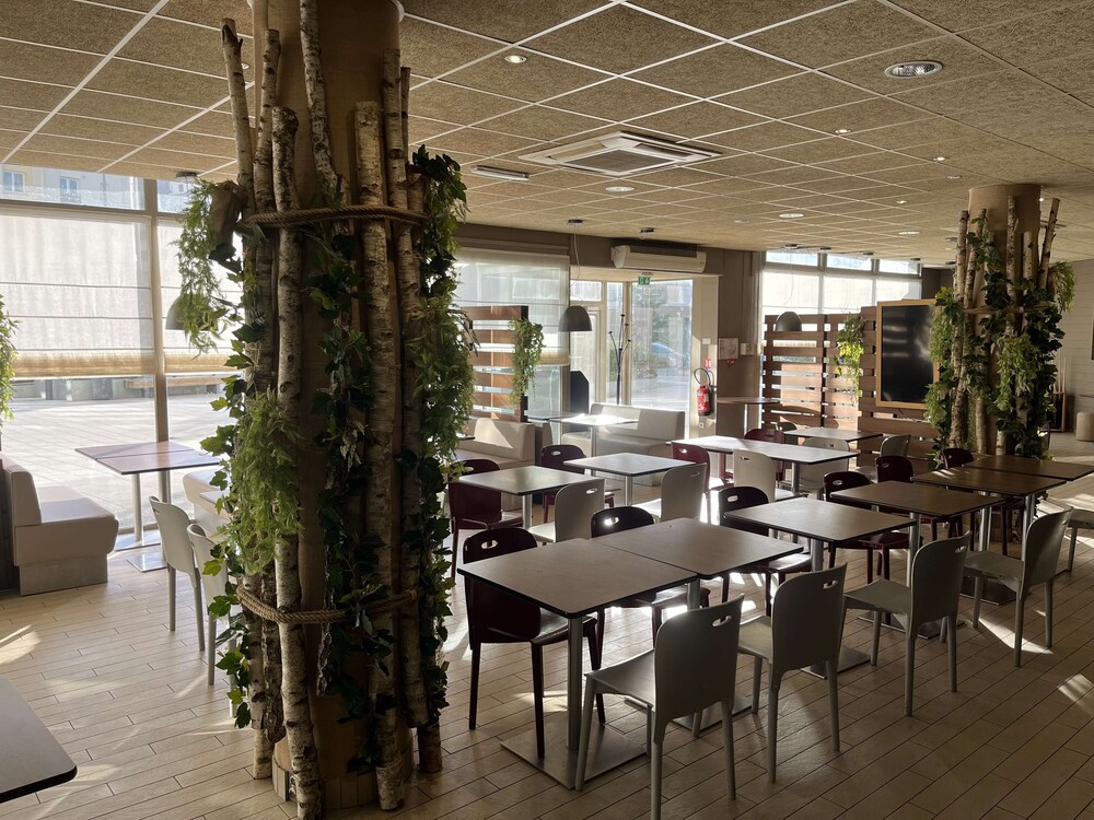 

Roma - Versailles - Campanile Paris Ouest - Chaville