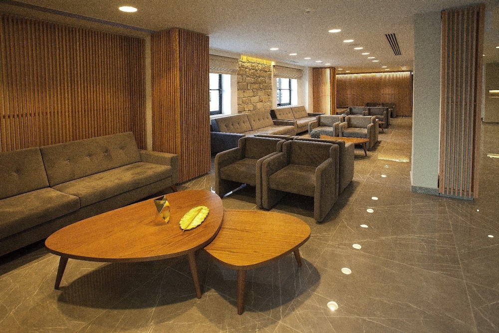 

Milano - Limassol - Pefkos City Hotel