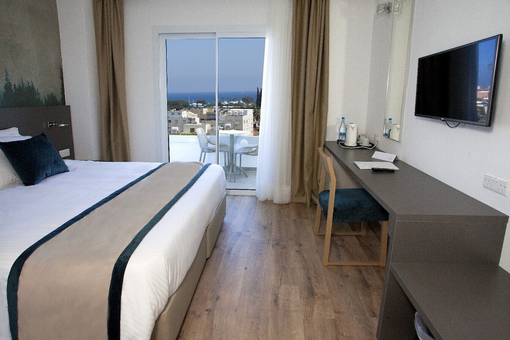

Torino - Limassol - Pefkos City Hotel