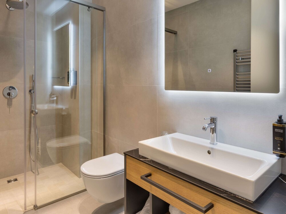 

Trieste - Tirana - Mercure Tirana