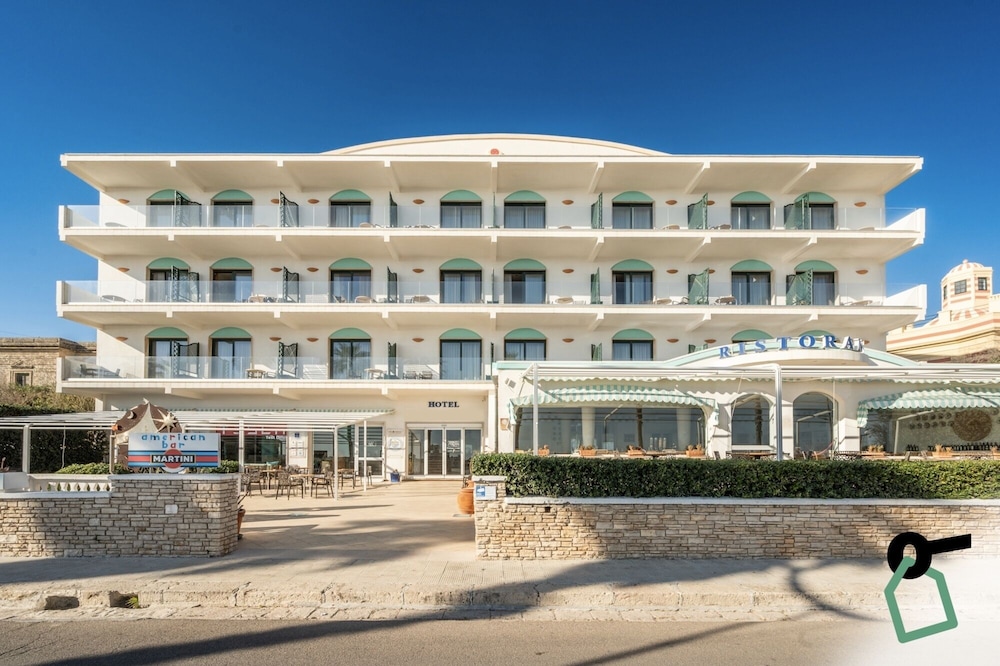 

Milano - Gagliano del Capo - HOTIDAY Room Collection - Leuca Lungomare