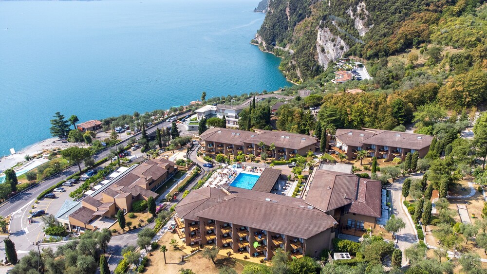 

Roma - Lago di Garda, Laghi Italia - Hotel Leonardo Da Vinci