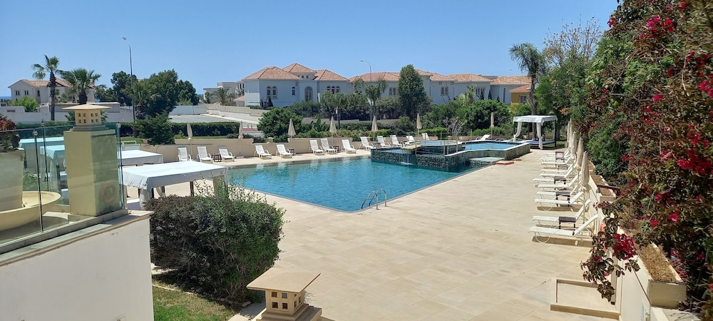 

Bologna - Tersephanou - E-Hotel Larnaca Resort & Spa