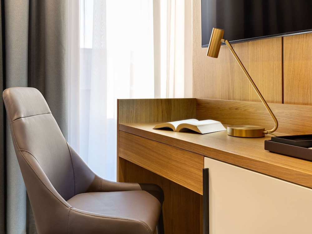 

Bari - Tirana - Mercure Tirana