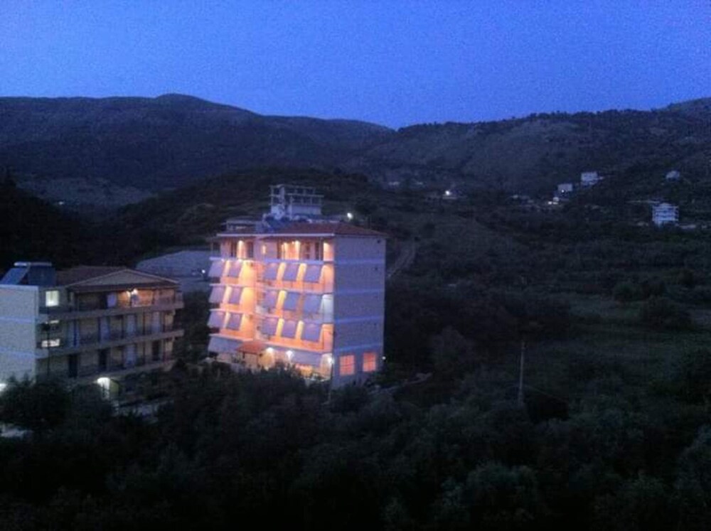 

Bari - Himarë - Stef & Stam