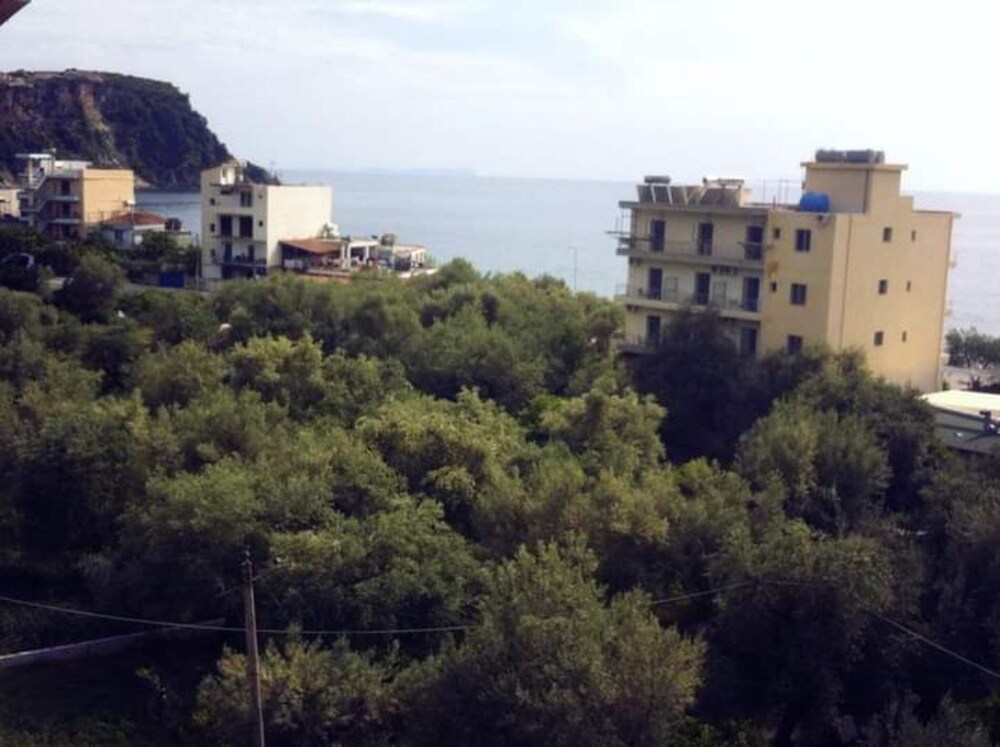 

Bari - Himarë - Stef & Stam