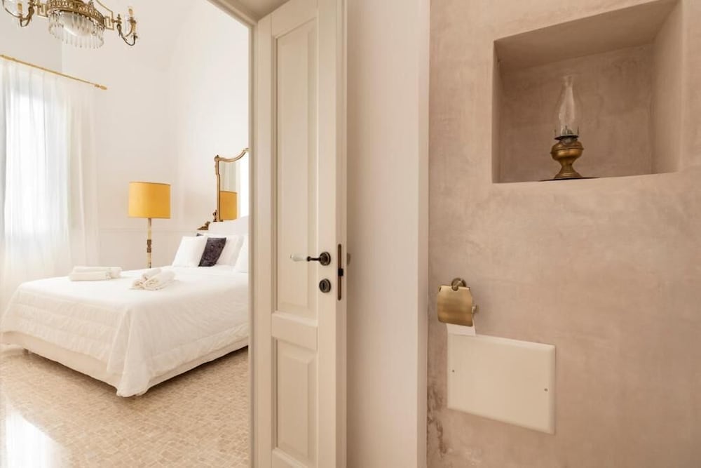 

Milano - Acquarica Del Capo - Relais Carlo Alberto