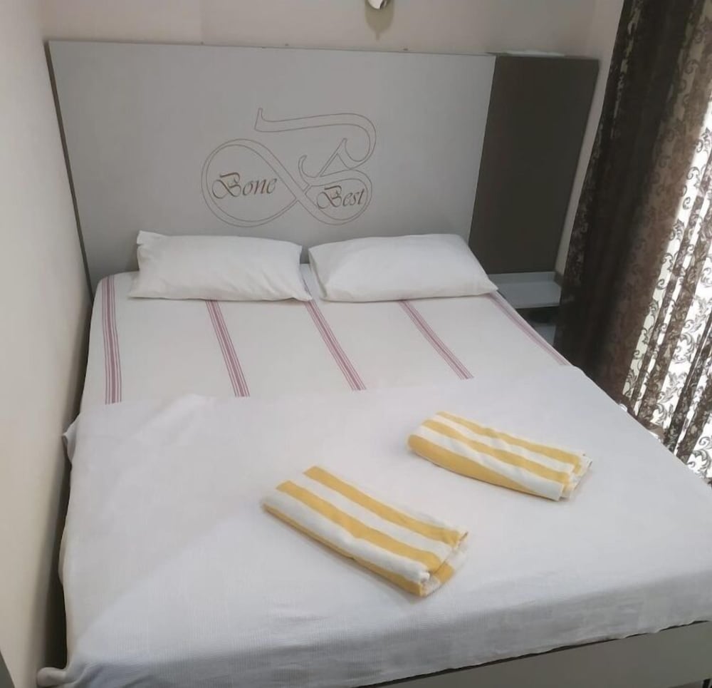 

Bologna - Lara - BONE BEST OTEL