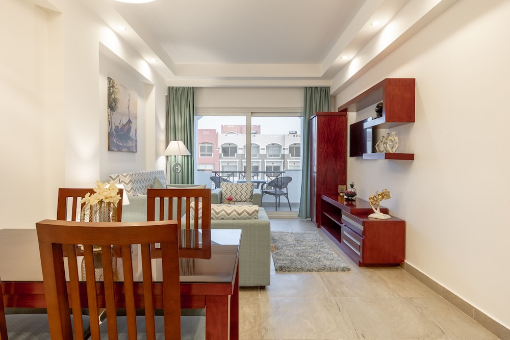 

Bari - Port Ghalib - Oyster Bay Beach Suites