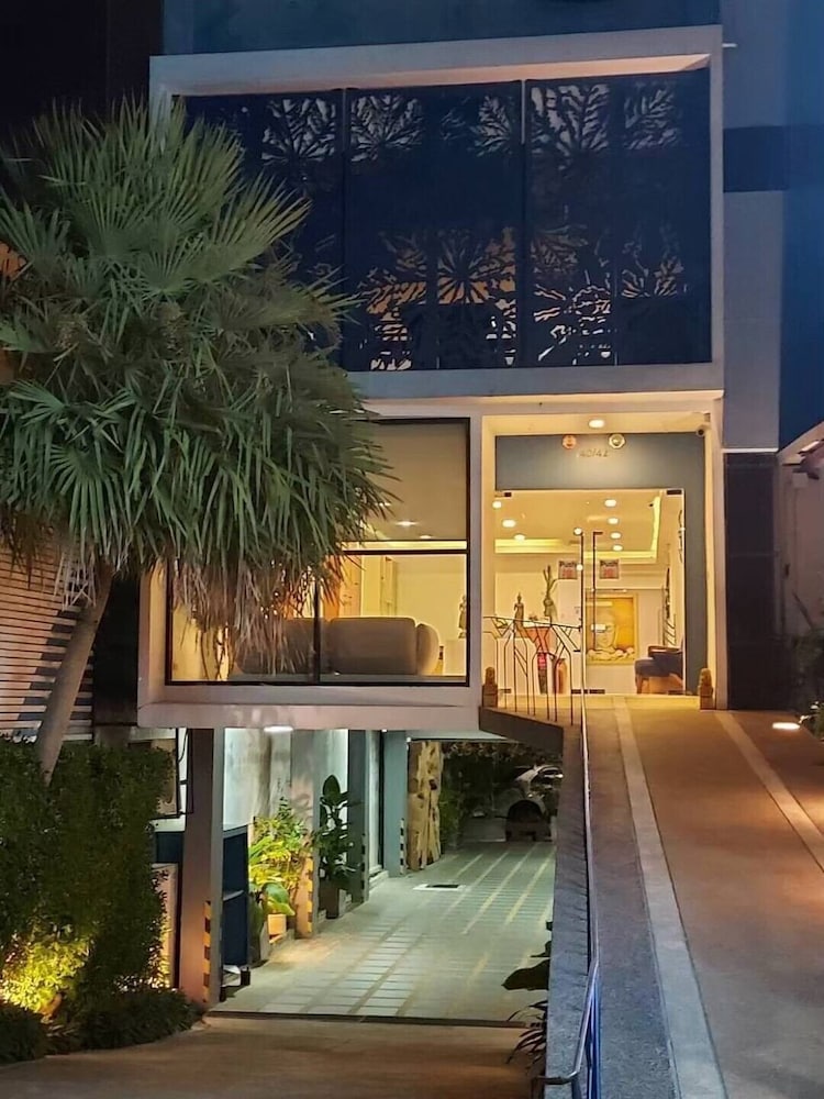 

Firenze - Phuket Town - The cheetar Hotel