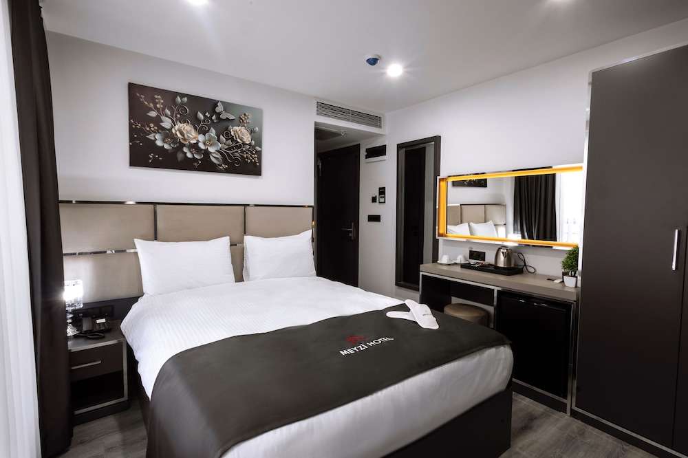 

Palermo - Istanbul, New Airport - Meyzi Hotel