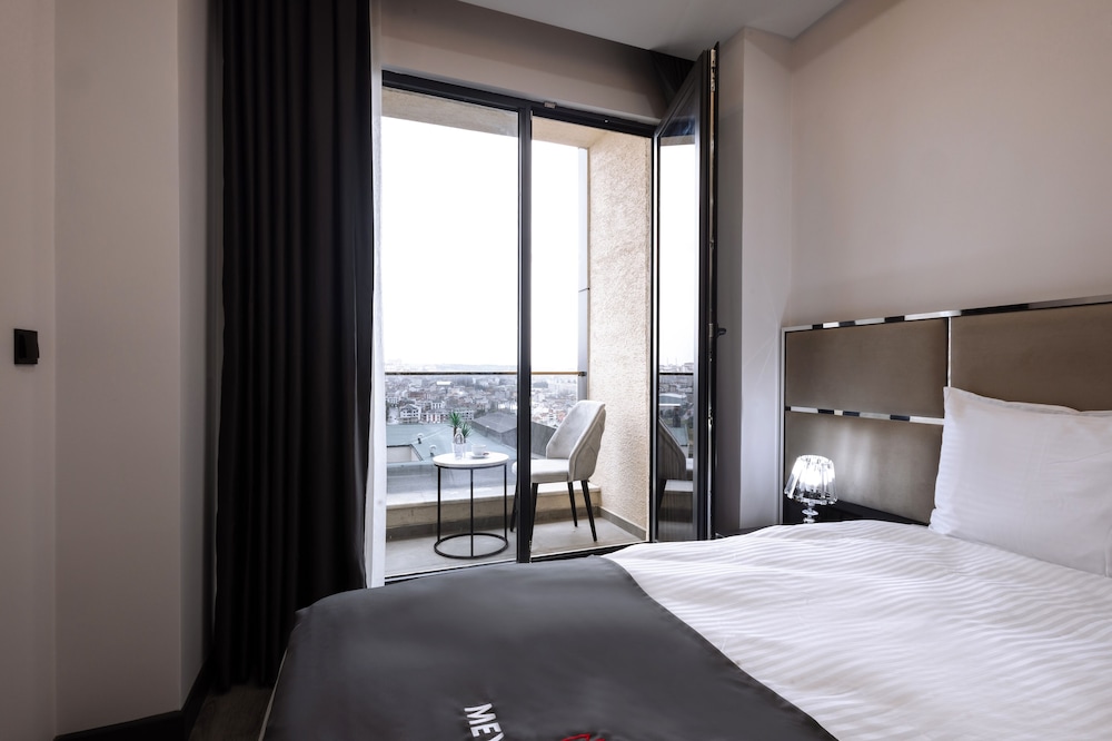 

Napoli - Istanbul, New Airport - Meyzi Hotel