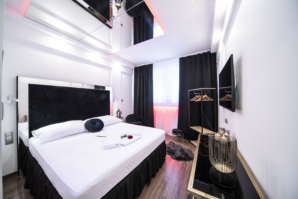 

Cagliari - Praga - Hotel Aura Design & Garden Pool