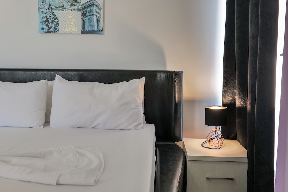 

Bari - Sarandë - Hotel Sunrays