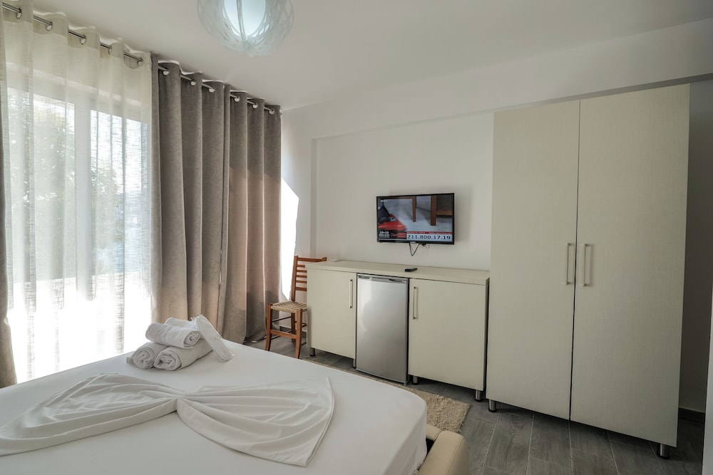 

Napoli - Sarandë - Hotel Sunrays