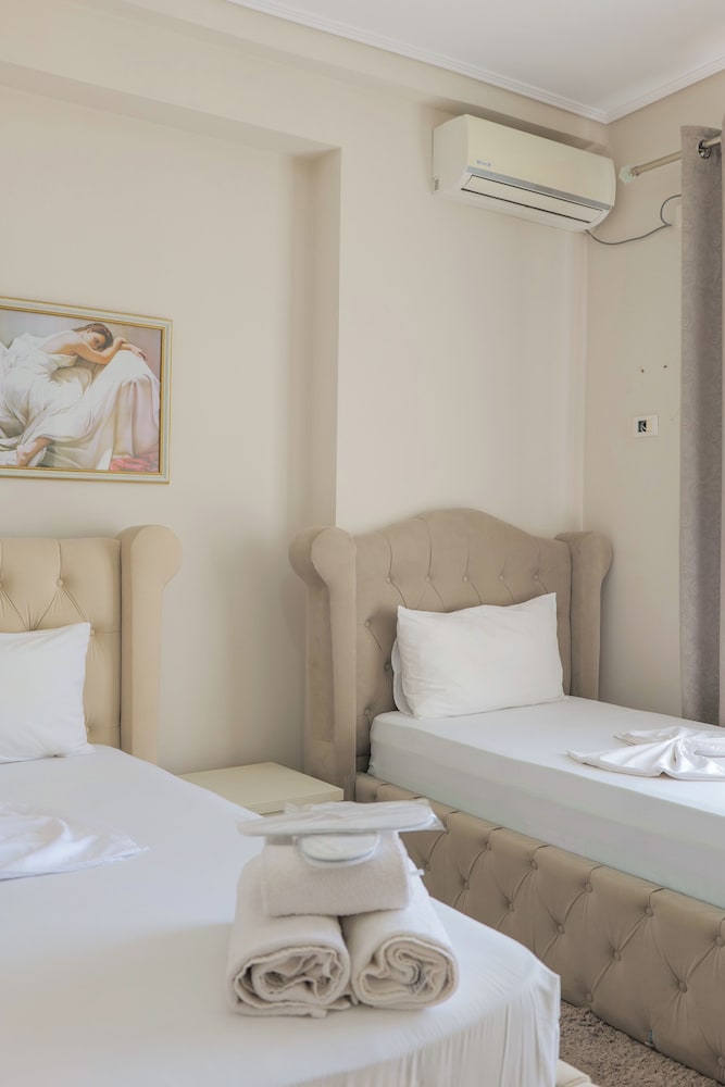 

Napoli - Sarandë - Hotel Sunrays