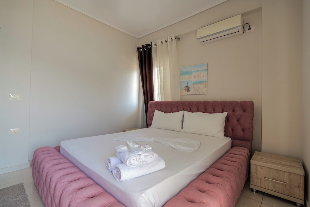 

Napoli - Sarandë - Hotel Sunrays