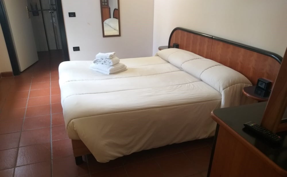 

Napoli - Pescasseroli - LH Albergo il Picchio
