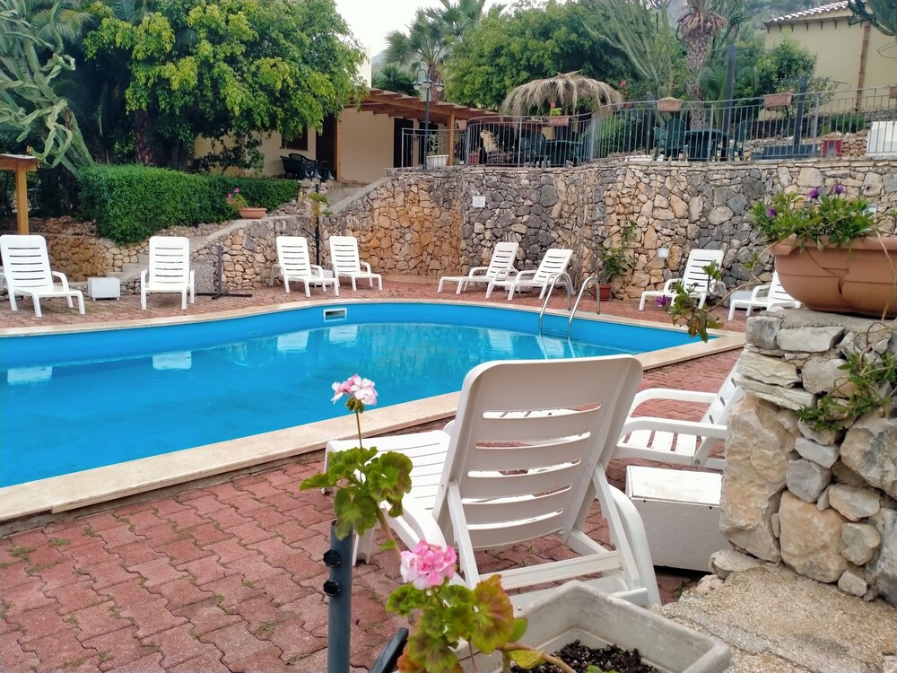 

Napoli - Scopello, Trapani - Hotel Grotticelli