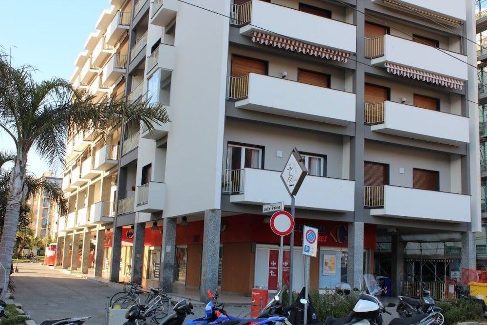 

Napoli - Sanremo - Persea mare appartamenti
