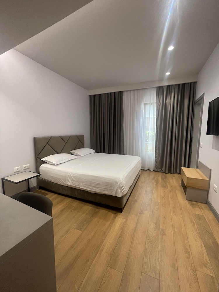 

Bologna - Tirana - CITY CENTER HOTEL