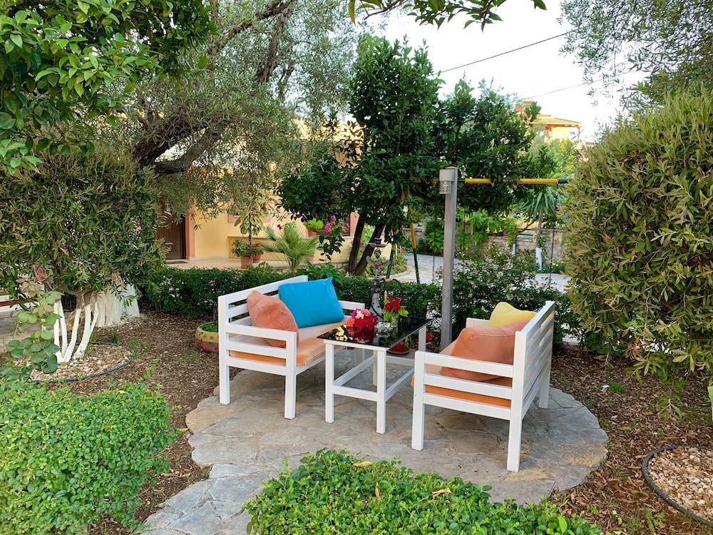 

Milano - Ksamil - Flower Garden Villa