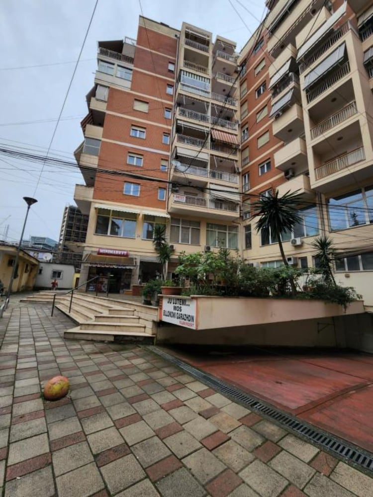 

Roma - Tirana - Kalpazo Home Skanderbeg Square