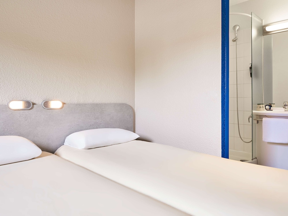 

Napoli - Versailles - ibis budget Versailles Chateau Saint cyr l'Ecole