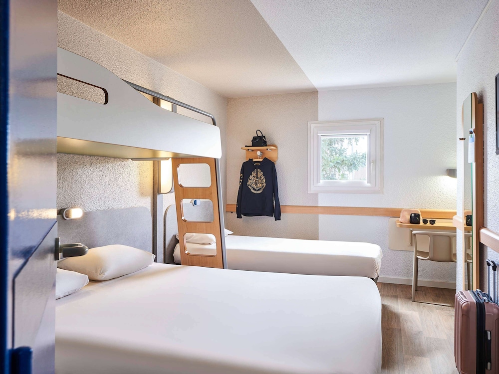 

Milano - Versailles - ibis budget Versailles Chateau Saint cyr l'Ecole