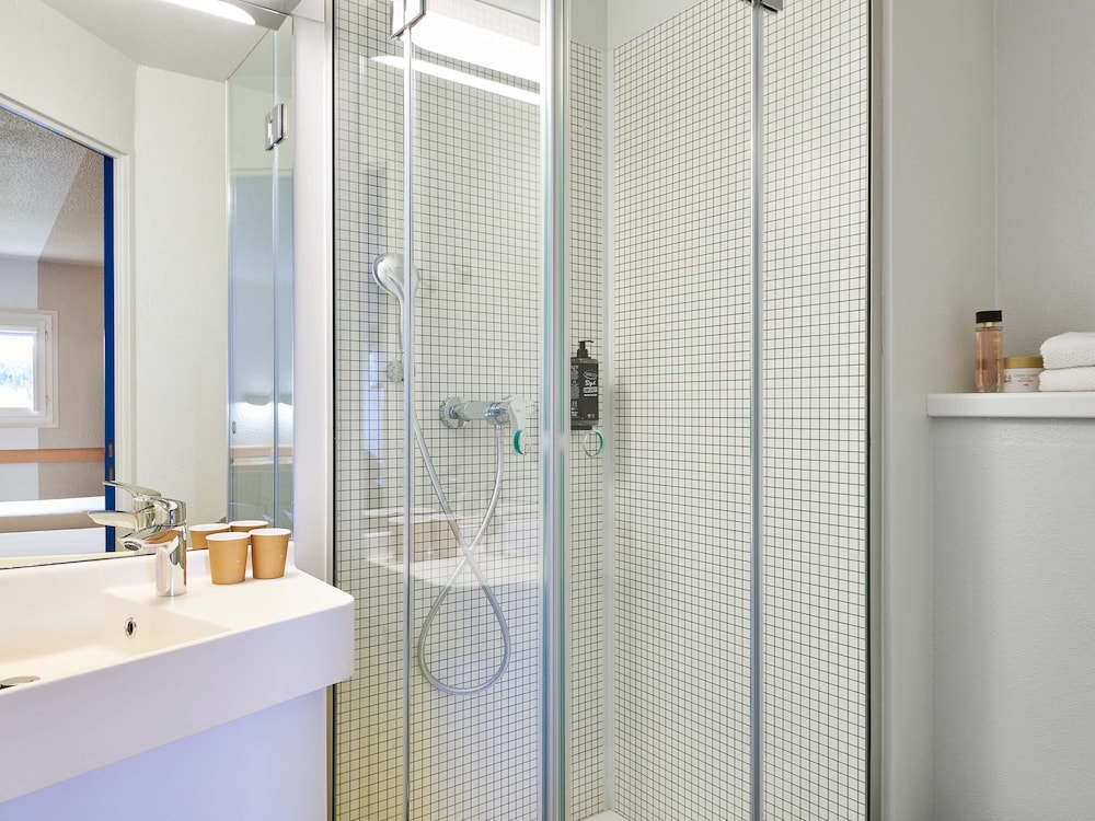 

Roma - Versailles - ibis budget Versailles Chateau Saint cyr l'Ecole