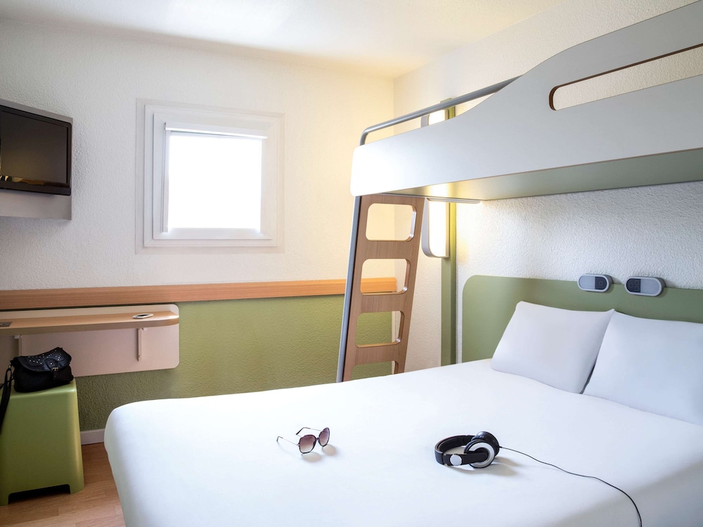 

Catania - Versailles - ibis budget Versailles Chateau Saint cyr l'Ecole