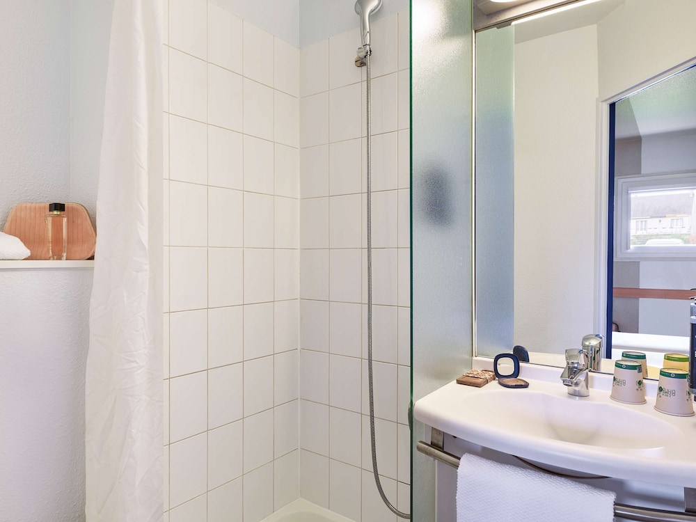 

Bologna - Versailles - ibis budget Versailles Chateau Saint cyr l'Ecole