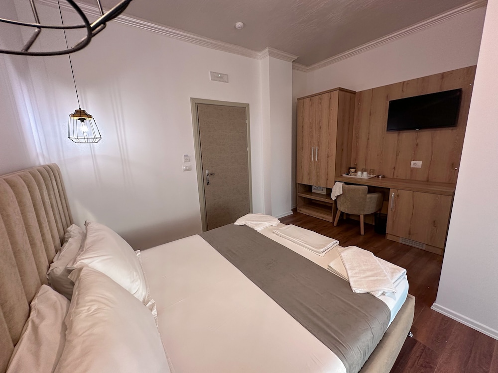 

Napoli - Ksamil - Hotel Murati