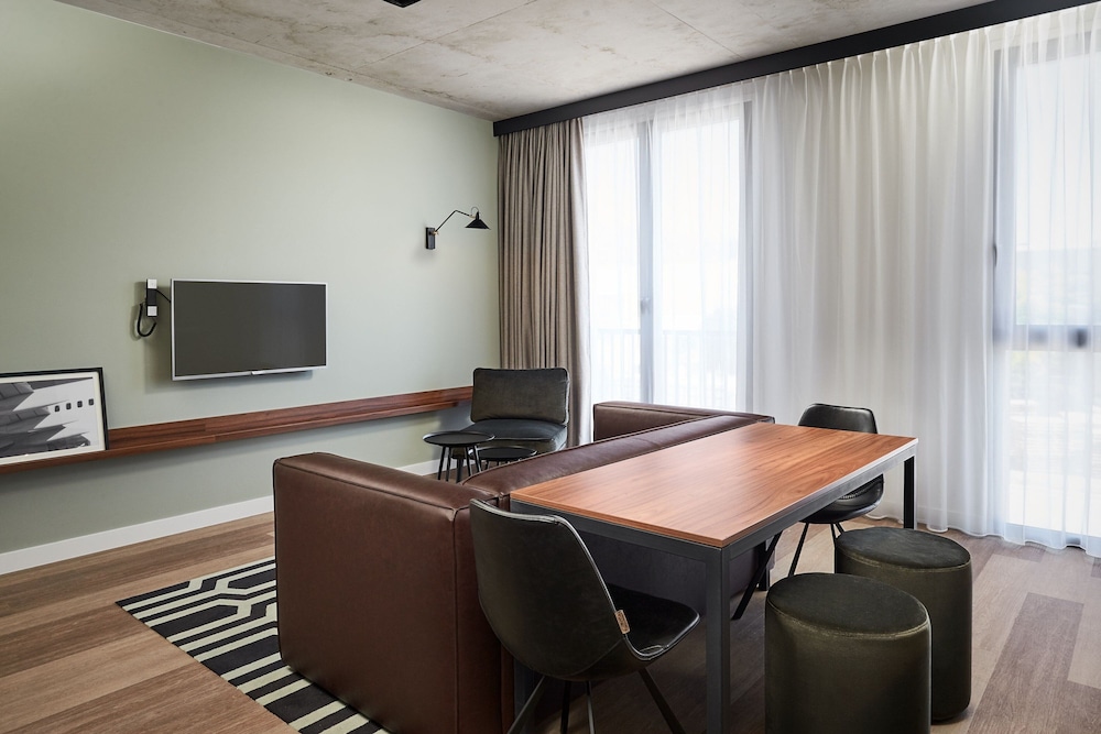 

Pisa - Hoofddorp - Corendon Apartments Amsterdam Schiphol Airport