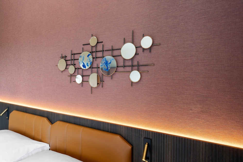 

Bologna - Schiphol - Corendon Amsterdam Schiphol Airport, a Tribute Portfolio Hotel