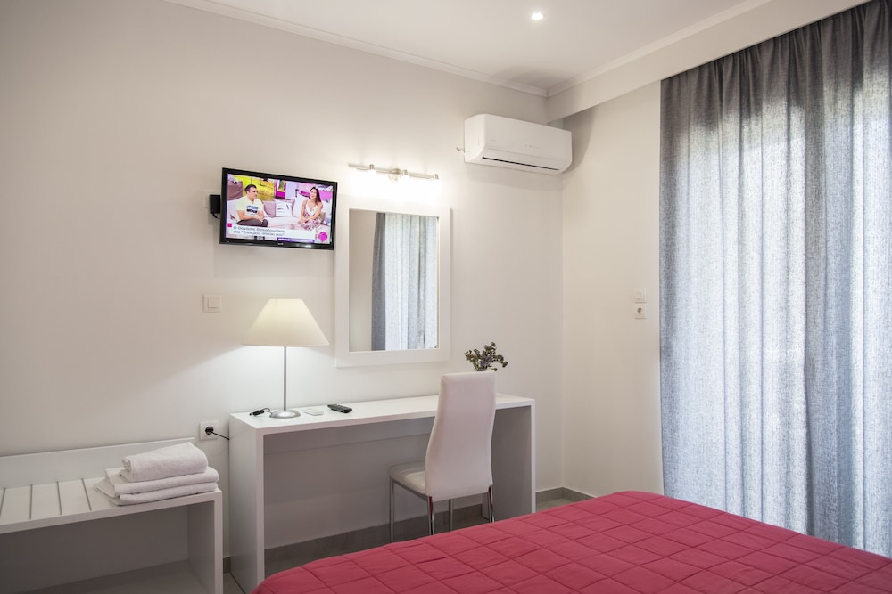 

Milano - Marmari - Byron Apartments
