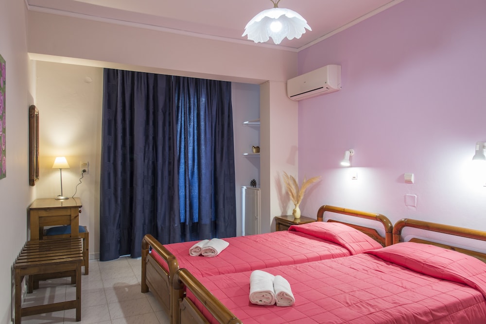 

Venezia - Marmari - Byron Apartments