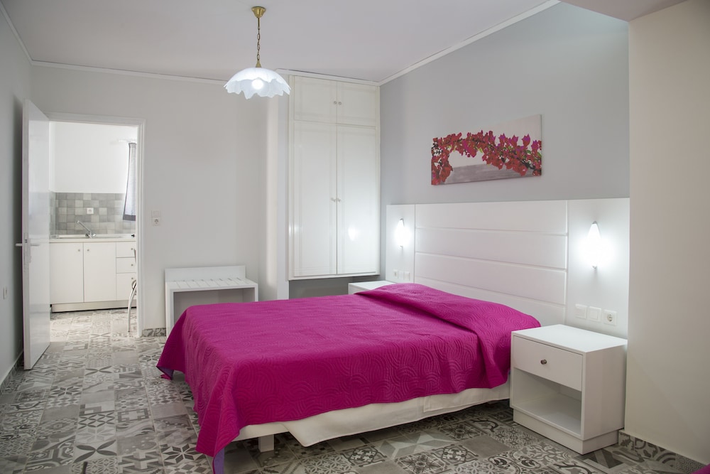 

Roma - Marmari - Byron Apartments
