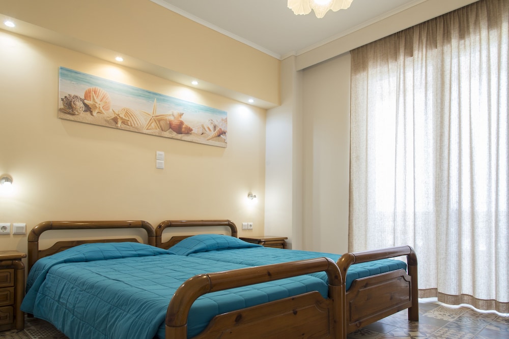 

Milano - Marmari - Byron Apartments