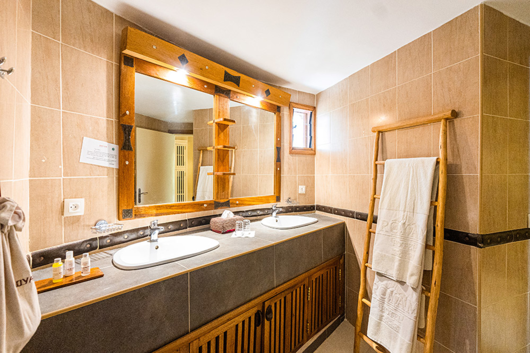 

Milano - Ngaparou - Royam Hotel