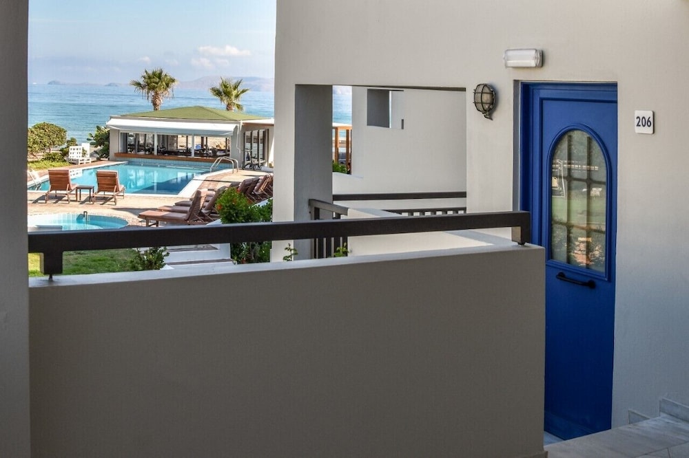

Palermo - Heraklion - Yria Beach Hotel