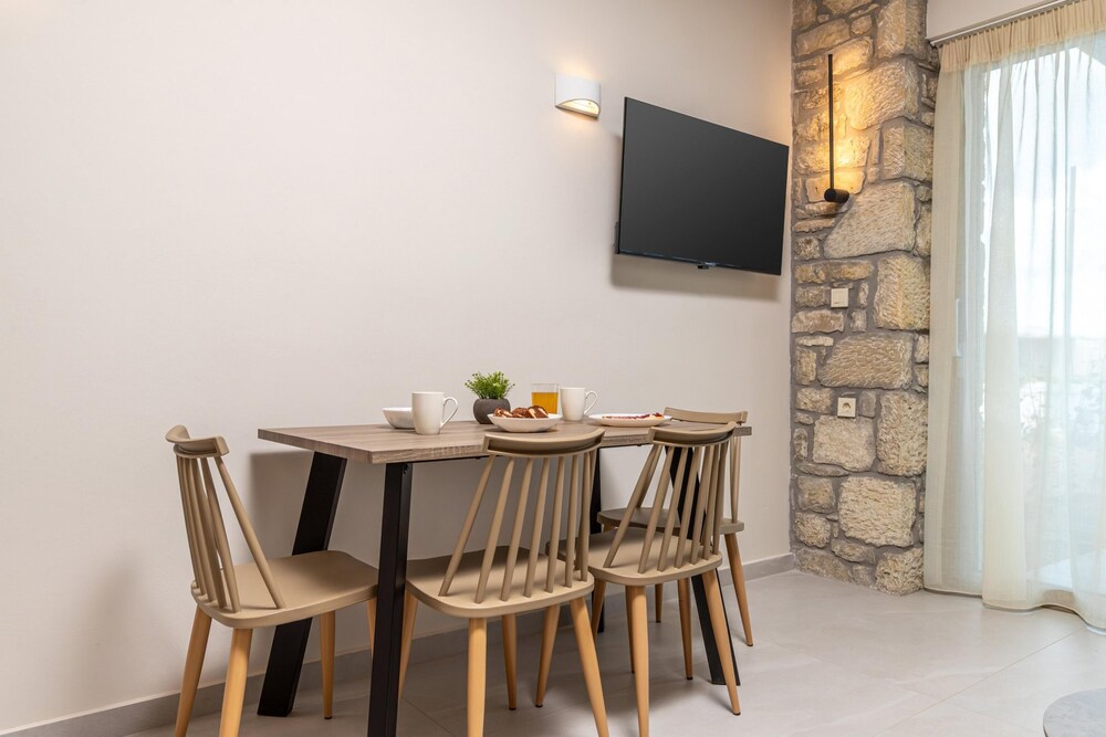 

Roma - Kolimbari - Achatis Apartments with sea view