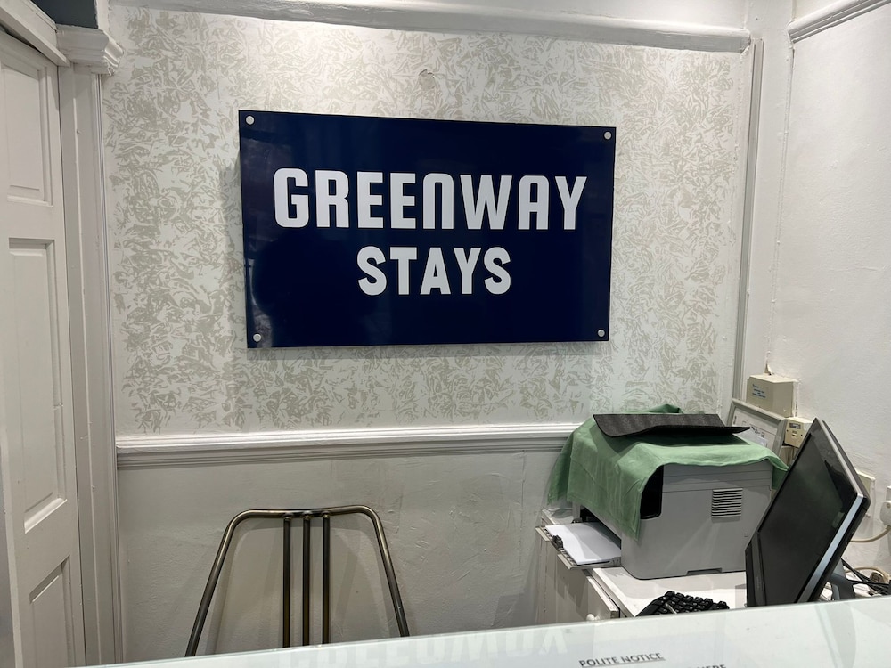 

Napoli - Londra, Aeroporto di London Heathrow - OYO Greenway Stays