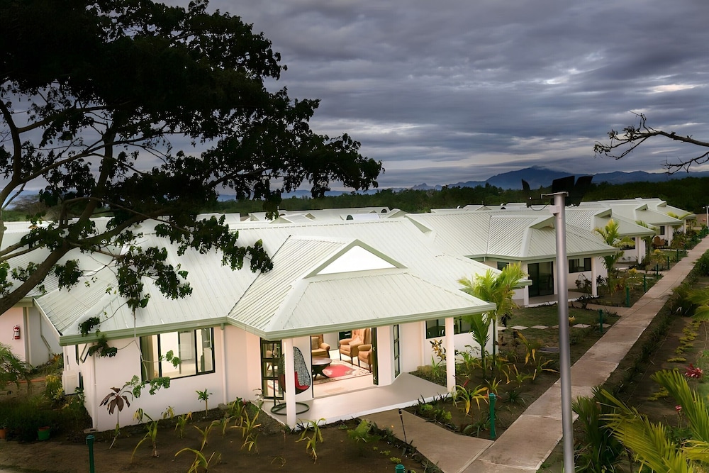 

Milano - Nadi - Bayview Cove Villas