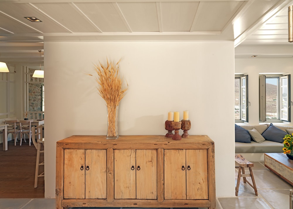 

Milano - Isola di Folegandros - Themonies Luxury Suites